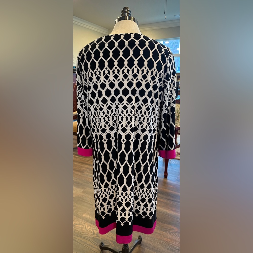 Black & White Geometric Midi Dress with Pink Accents - Picture 2 of 5
